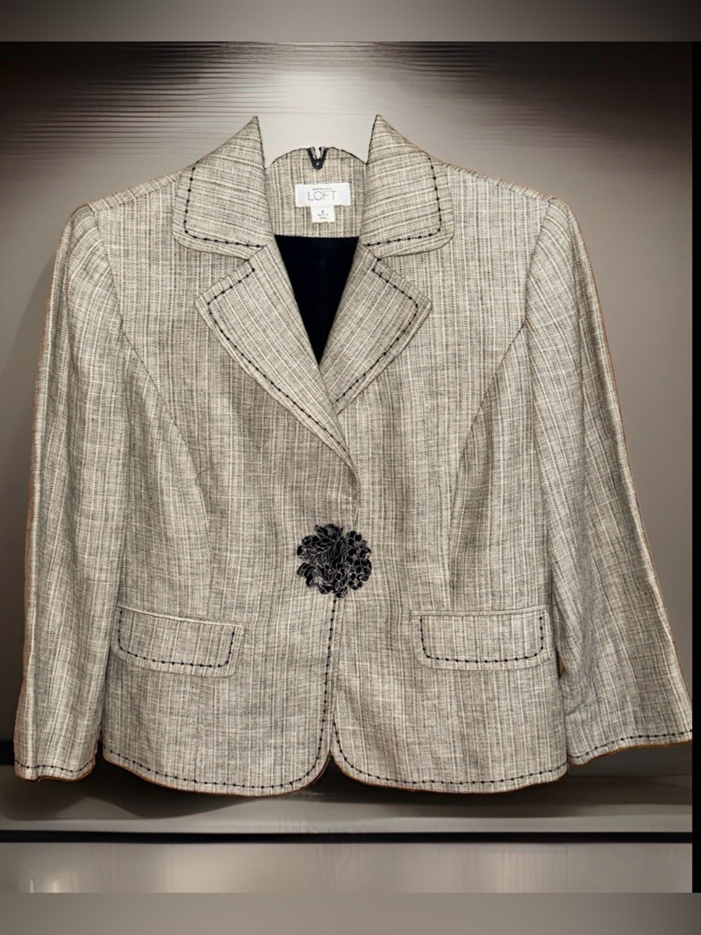 LOFT Women’s Cream Linen Blazer w/Black Floral Button-6-EC